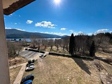 Lorica 4 posti letto fronte lago