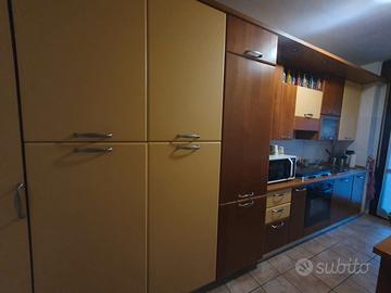 VENETA CUCINE Mod.Sfera 4,5 metri + tavolo 4 sedie