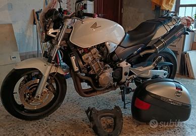 Moto Honda Hornet 900