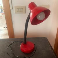 Lampada da tavolo regolabile rossa