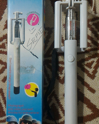 SELFIE STICK (Cable take pole)
