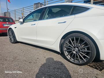 tesla model 3 cerchi da 20