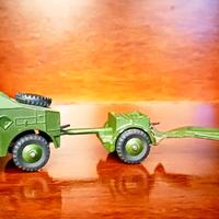Dinky Toys 688 – Field Artillery Tractor con rimor