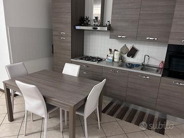 Cucina tavolo e madia