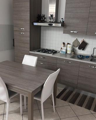 Cucina tavolo e madia