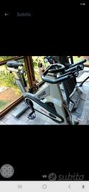 bicicletta spinning palestra professionale