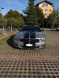 Ford Mustang 2010 v6 manuale