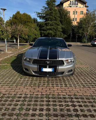 Ford Mustang 2010 v6 manuale