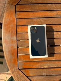 Iphone 13 nero con caricatore
