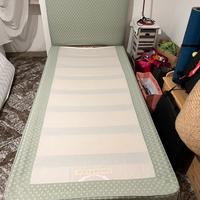 Letto singolo com doghe in legno