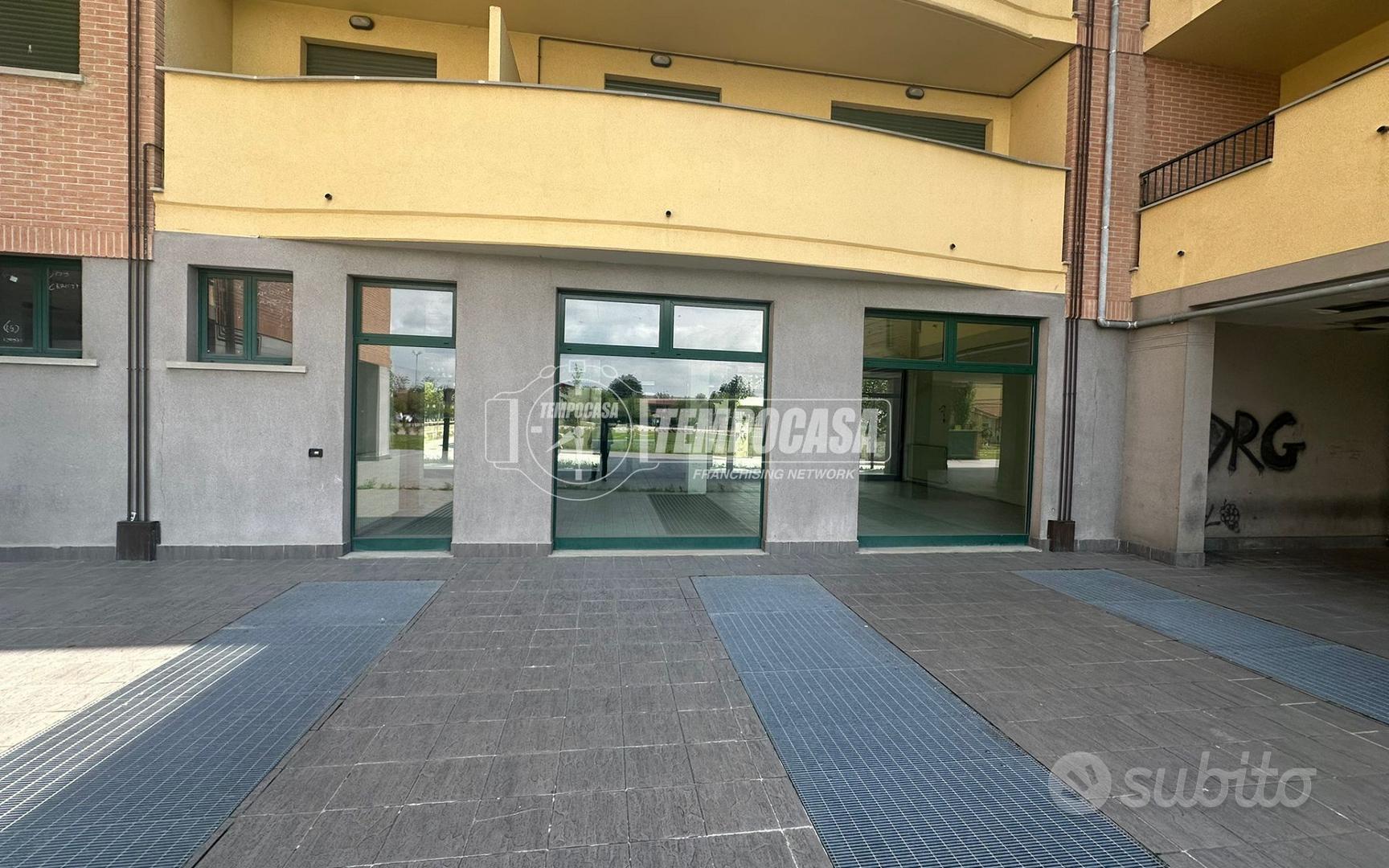 RIF. D1 - AMPIO NEGOZIO IN CENTRO PAESE - Altro
