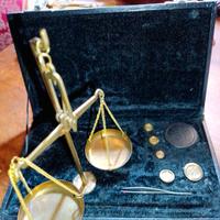 piccola pesa bilancina in ottone da collezione 