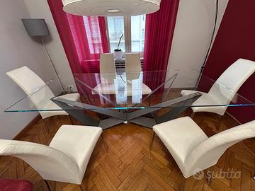 Tavolo di cristallo da sala
