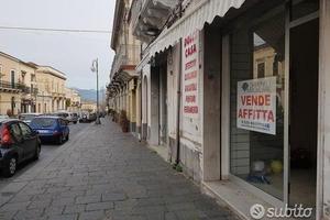 LOCALE COMMERCIALE CON DEPOSITO 155 mq