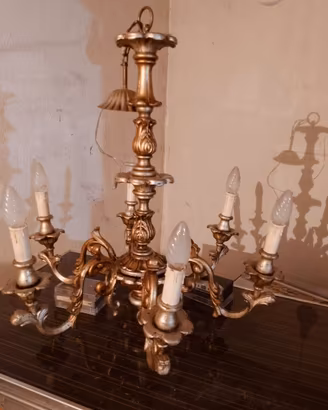Lampadario classico in ottone dorato stile Rococò