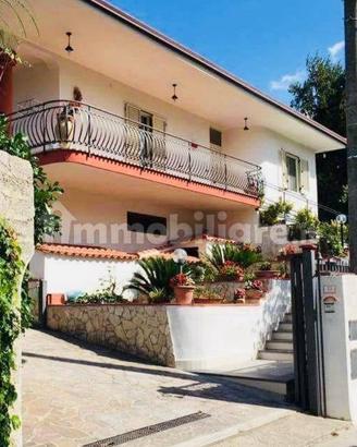 Villa indipendente con terreno