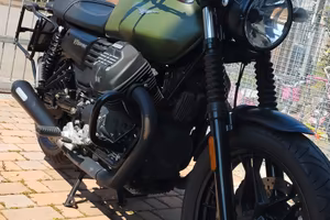 moto Guzzi V7 Stone 