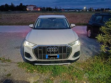 auto audi Q3 