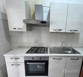 CUCINA COMPLETA CON FORNELLO E FORNO INTEGRATI