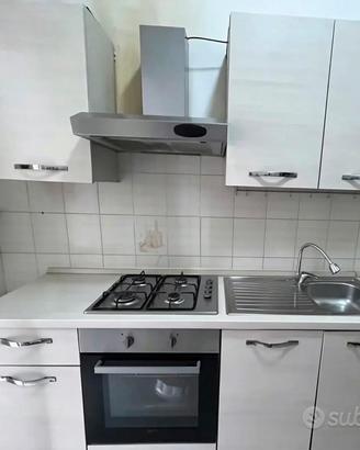 CUCINA COMPLETA CON FORNELLO E FORNO INTEGRATI