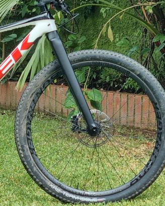 forcella rigida carbon per MTB