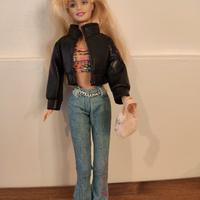 Barbie bionda con accessori 