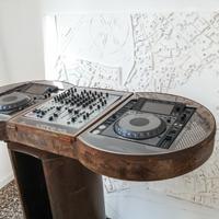 Consolle DJ in corten e plexiglass. Mobile custom