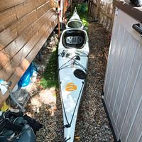 Kayak da mare attrezzato pesca