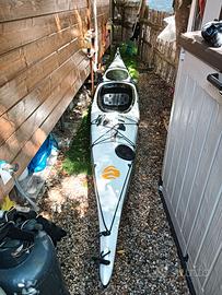 Kayak da mare attrezzato pesca