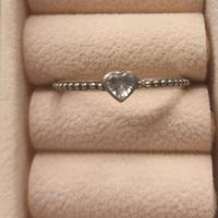 Anello con pietra a forma di Cuore