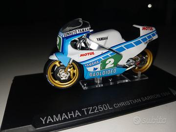 modellino di Yamaha TZ250 Cristian Sarron 
