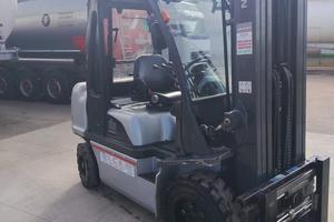 carrello elevatore Nissan 35