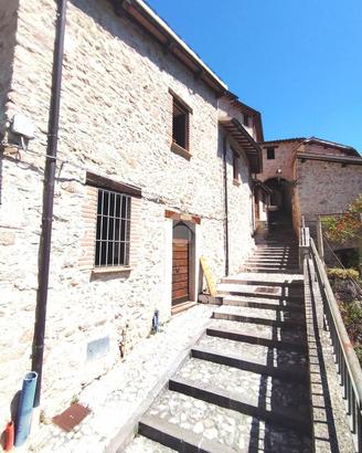 3 LOCALI A VALLO DI NERA