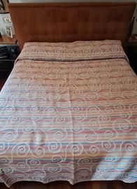 Letto matrimoniale in tessuto