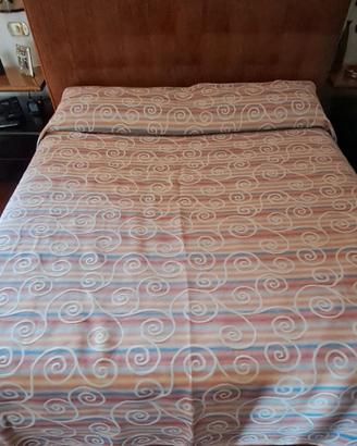 Letto matrimoniale in tessuto