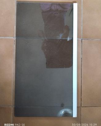 1 RIPIANO IN VETRO CON BORDO IN PLASTICA, USATO.