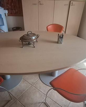 tavolo per riunioni ufficio