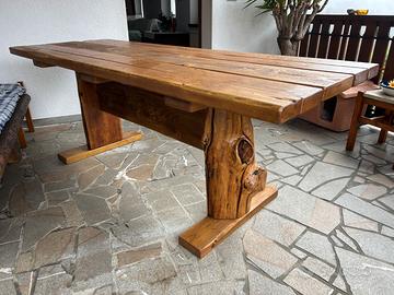 Tavolo in legno massello