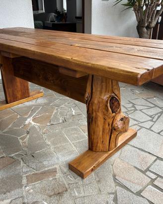 Tavolo in legno massello