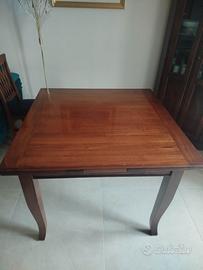 Tavolo quadrato in noce allungabile