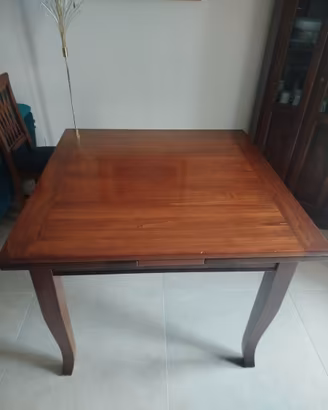 Tavolo quadrato in noce allungabile