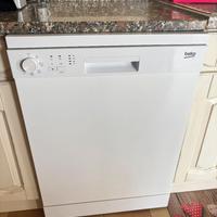 Lavastoviglie marca BEKO modello DFN05321W