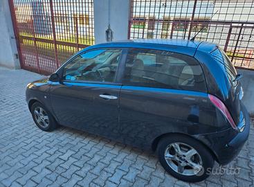 lancia y 2005