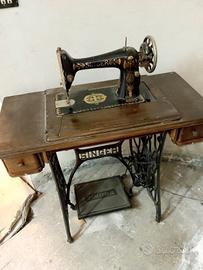 Macchina da cucire Singer,primi del '900.