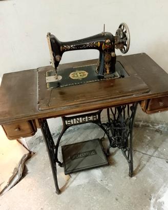 Macchina da cucire Singer,primi del '900.