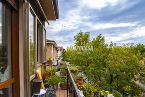 Trilocale LOCATO al secondo piano con box auto