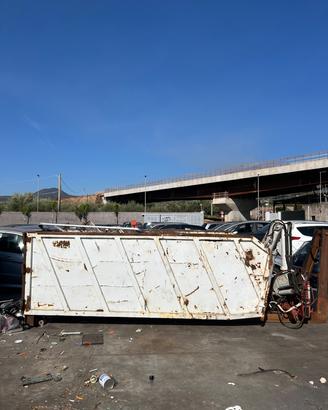 Cassone scarrabile BONFIGLIOLI con gru FUNZIONANTE