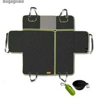 Telo per auto per viaggi con cane. 6 modi d'uso