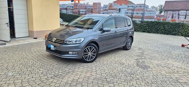 VW Touran 2000 TDI DSG 7 posti