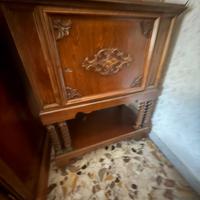 Mobile tv con rotelle